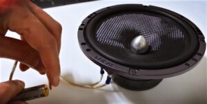 How-to-FIX-Car-Speakers-Crackling