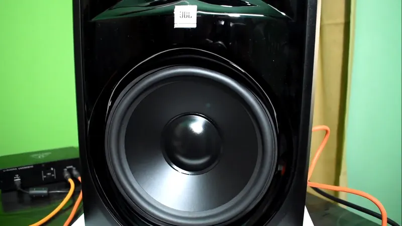 Unboxing JBL Professional Studio Monitor